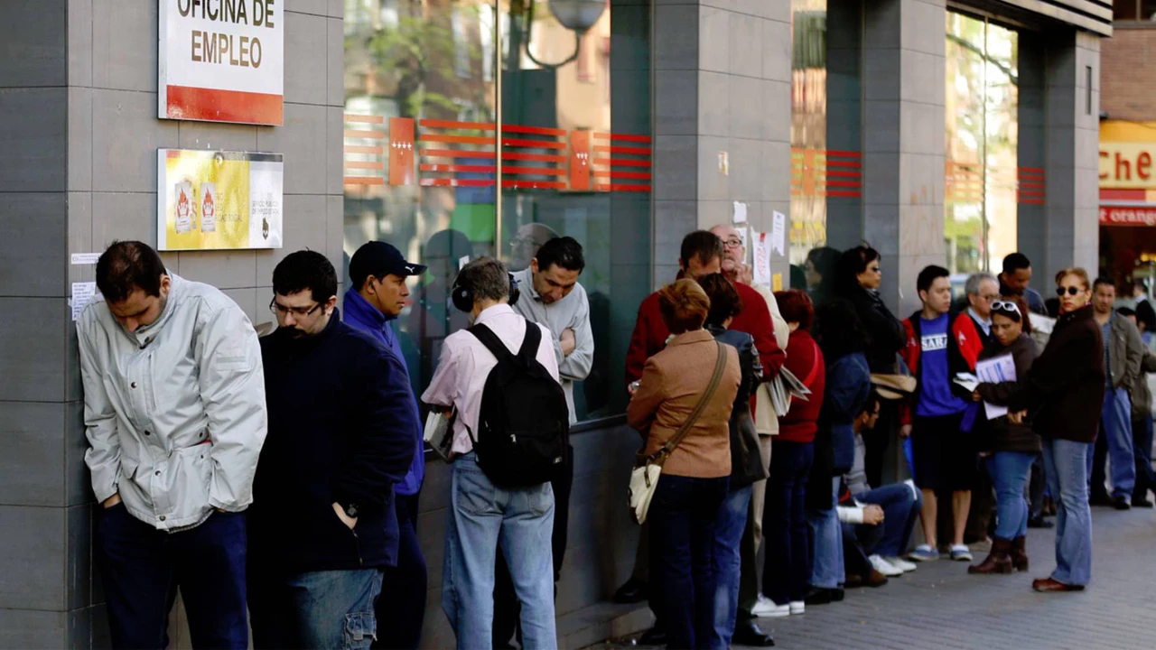 El desempleo bajó al 5,7% durante el tercer trimestre del 2023, según el INDEC