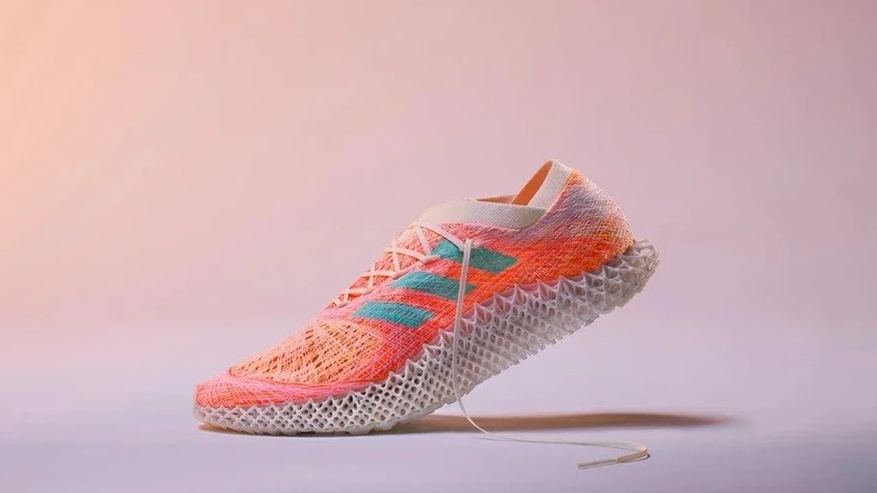 Adidas quiere revolucionar la industria del calzado con una zapatilla "tejida" por un robot