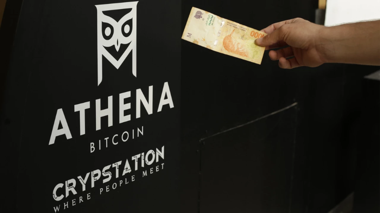 Así funciona Athena Bitcoin: la única firma de cajeros BTC en la Argentina