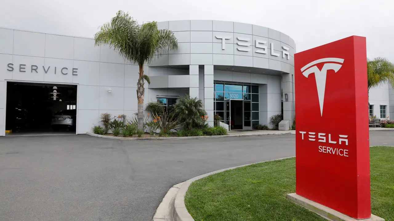 Acciones de Tesla escalan hasta 19% tras informar balance positivo