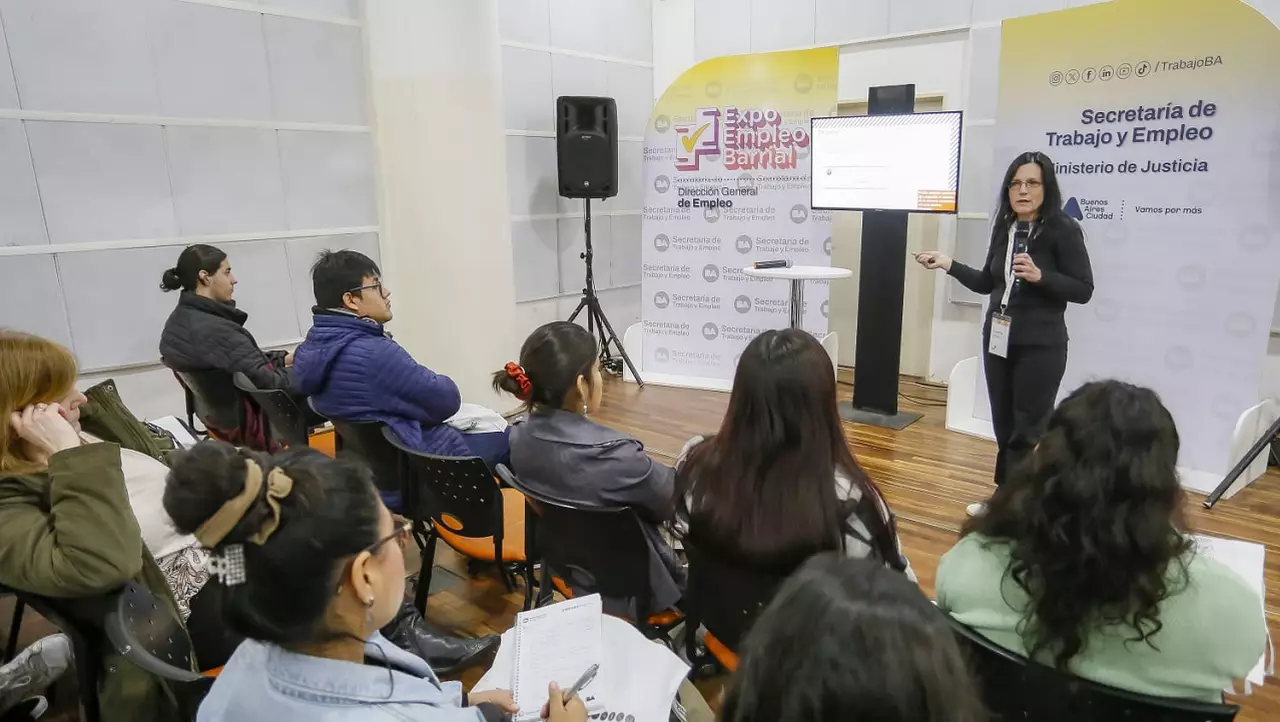 Más de 1200 estudiantes participaron de Expo Empleo Barrial en la Ciudad de Buenos Aires