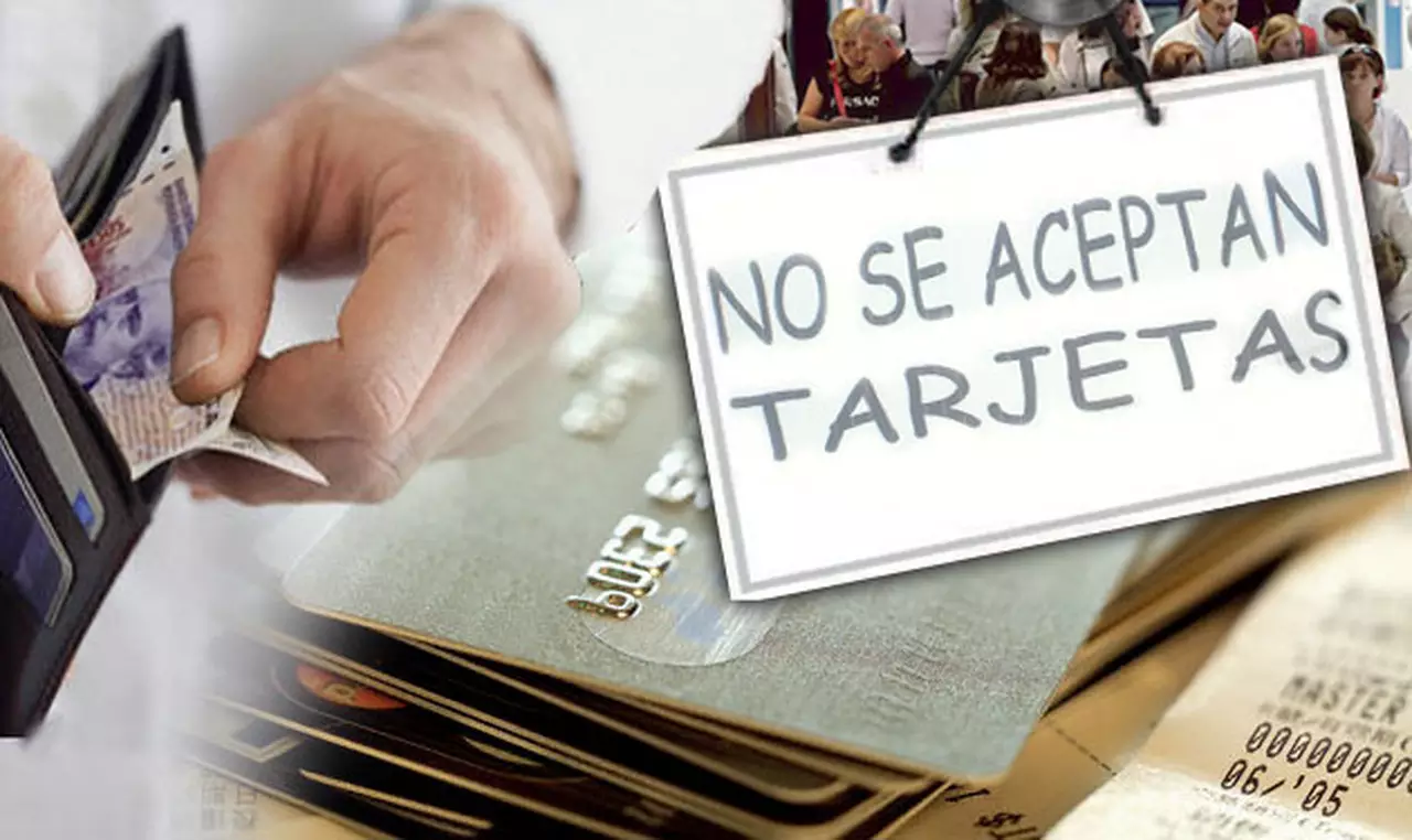 "No se aceptan tarjetas": por problemas en cadena de pagos se impone el "sólo efectivo"