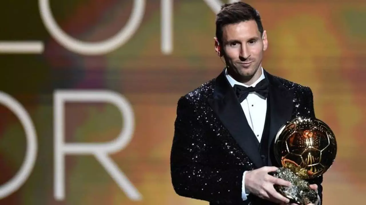 Messi ganó su octavo Balón de Oro y se lo dedicó a Maradona: "Lo comparto con vos y con toda Argentina"