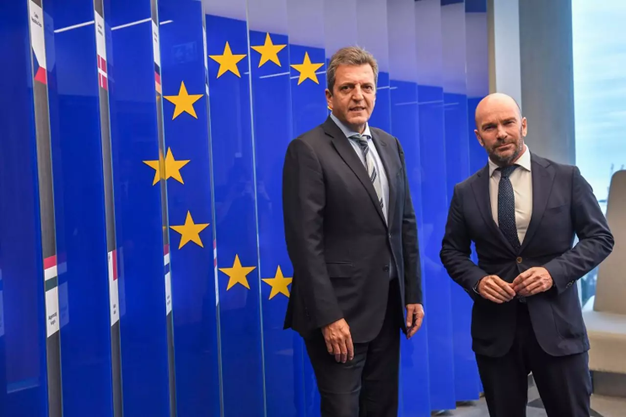 Buscando reforzar vínculos económicos y financieros con la UE,  Massa se reunió con los embajadores acreditados en el país