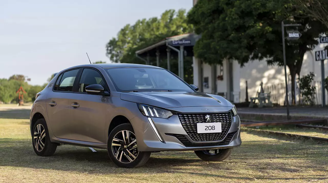 Cuánto sale ahora el auto Peugeot 208 y cuánta plata cuesta mantenerlo por mes