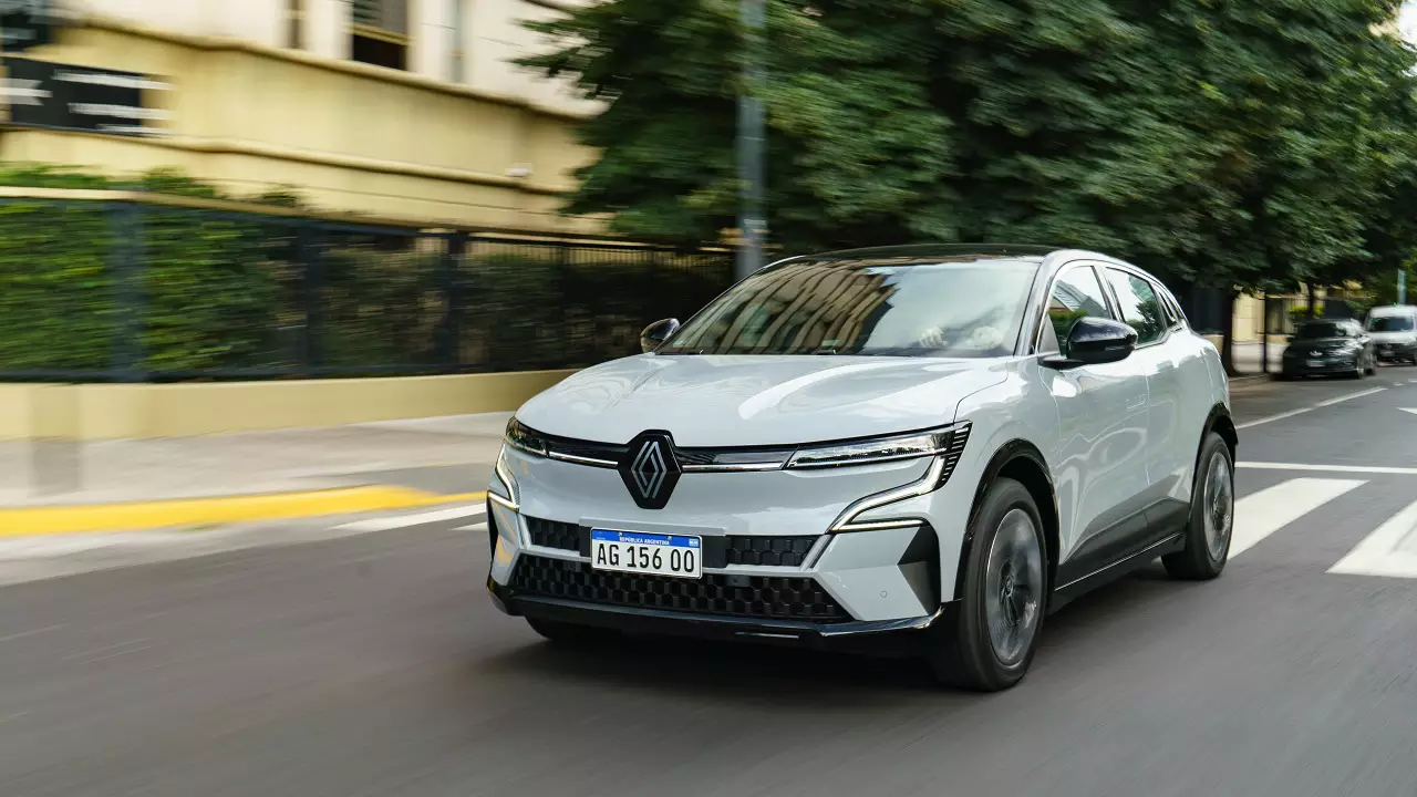 Renault Megane E-Tech 100% eléctrico: se presentó en Argentina junto con la nueva identidad de marca