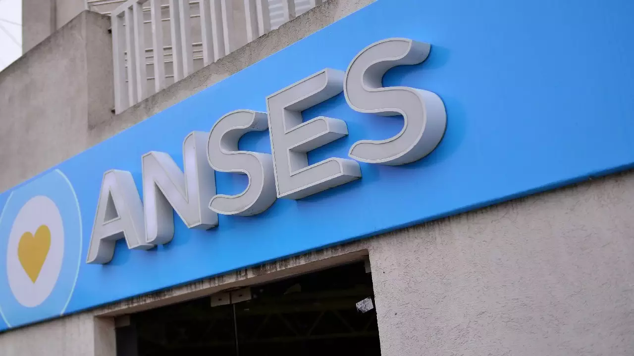 ANSES paga 73.527 pesos en septiembre 2024: quiénes pueden acceder