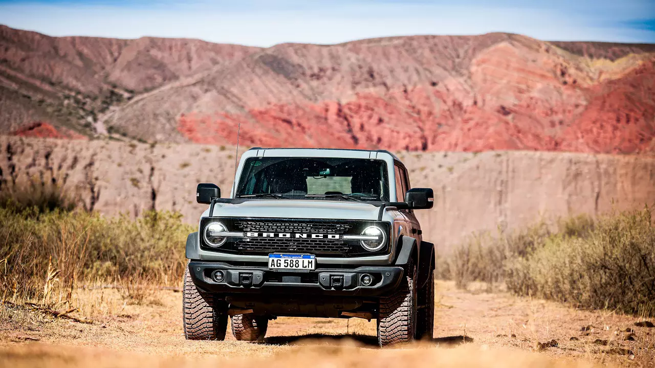 Recién llegado a la Argentina: cómo anda y cuánto sale el auto SUV Ford Bronco V6