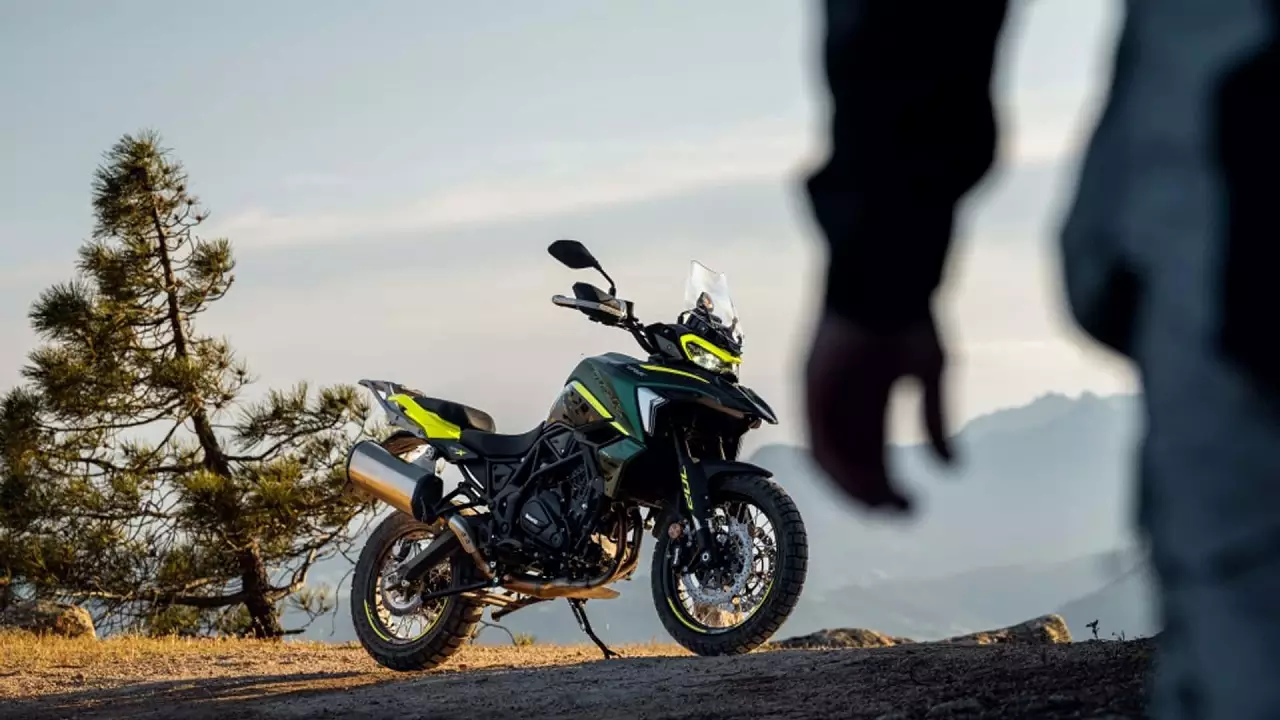 Benelli lanzó la nueva moto TRK 702: cuáles son las diferencias con la TRK 502 y en qué la supera