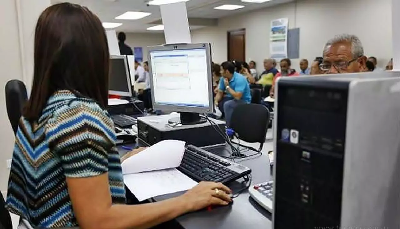 Empleo: desde que asumió Javier Milei el empleo estatal se redujo un 10%