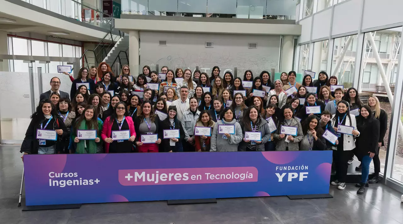 Fundación YPF capacita a mujeres en diseño y programación: las tres formaciones que ofrece