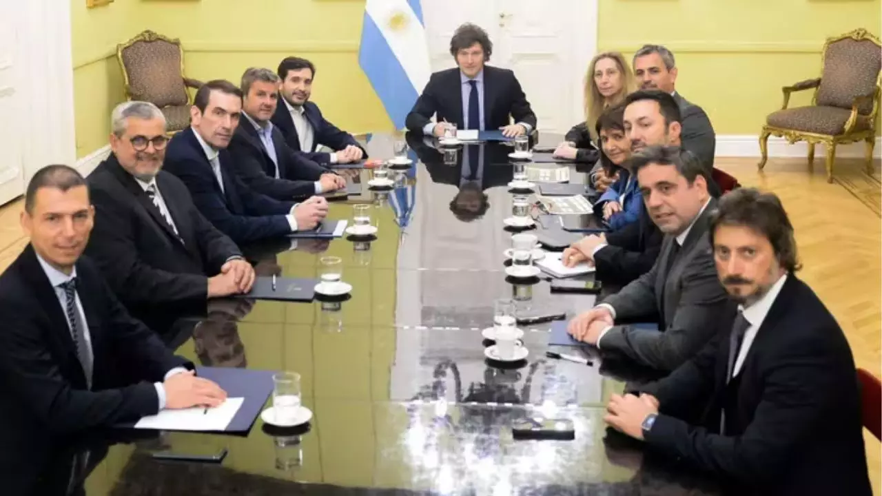 Javier Milei se reunió con los diputados radicales antes de la sesión