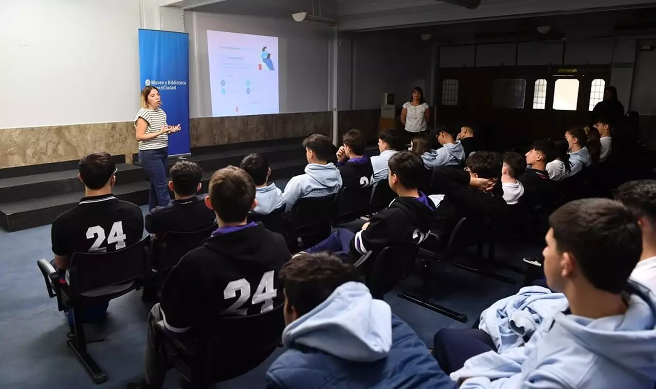 Banco Ciudad capacita a jóvenes sobre educación financiera