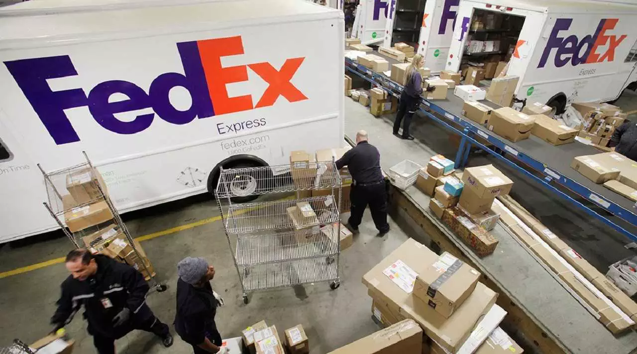 FedEx anuncia su nueva alianza con Western Union y Pago Fácil