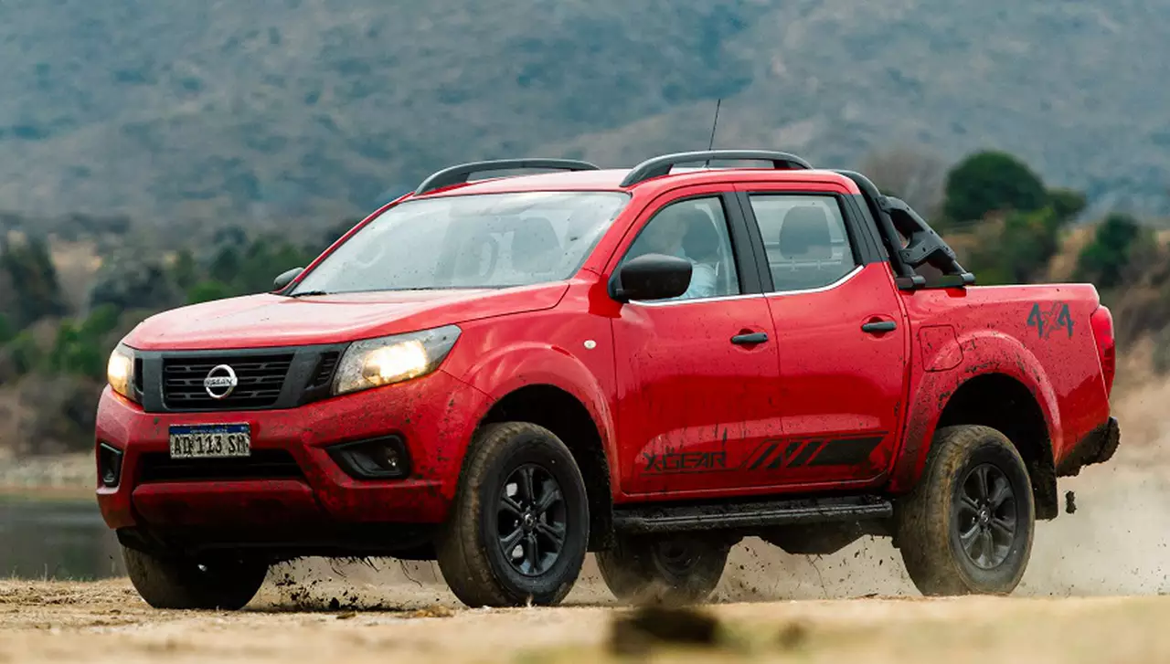 Nissan suma nuevas versiones de Frontier: con diseño deportivo y caja automática