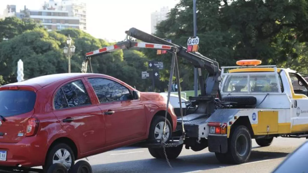 Mal estacionamiento: se conoció que las empresas de grúas pagaban un canon irrisorio y ahora la Ciudad se hará cargo del acarreo