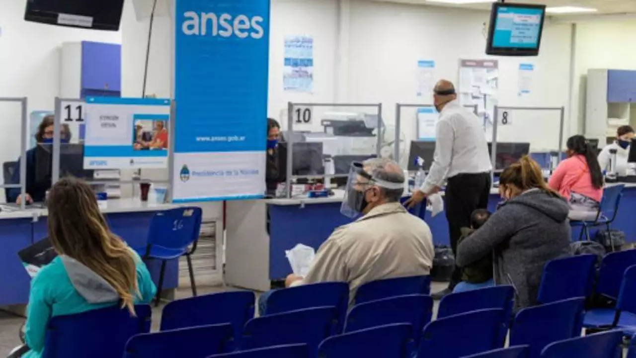 Quiénes cobran el bono de $15.000 de ANSES en mayo