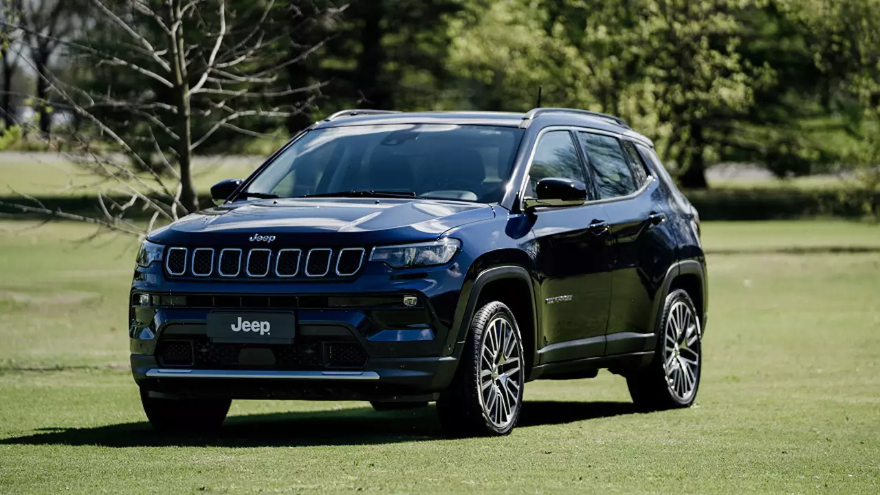 Ya está a la venta: así es el Jeep Compass 2022, con nuevo motor más eficiente y un renovado diseño