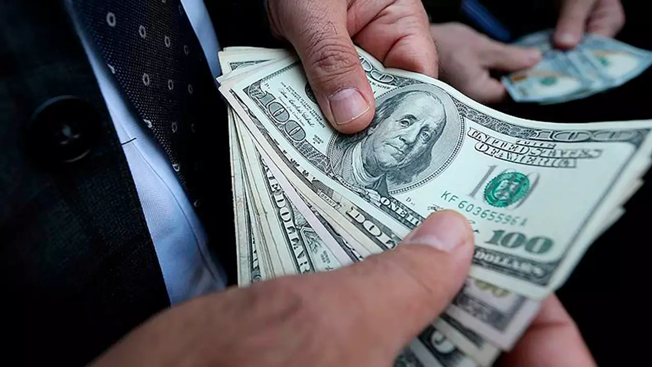 El Gobierno controla a quienes compren dólar financiero por más de u$s600 y ya se habla de nuevas trabas