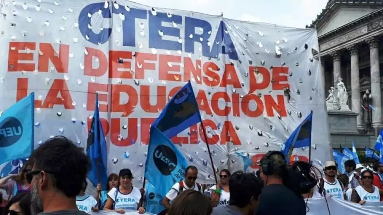 La pelea por los salarios llega a los gremios docentes: crece la presión para que se convoque a un paro nacional