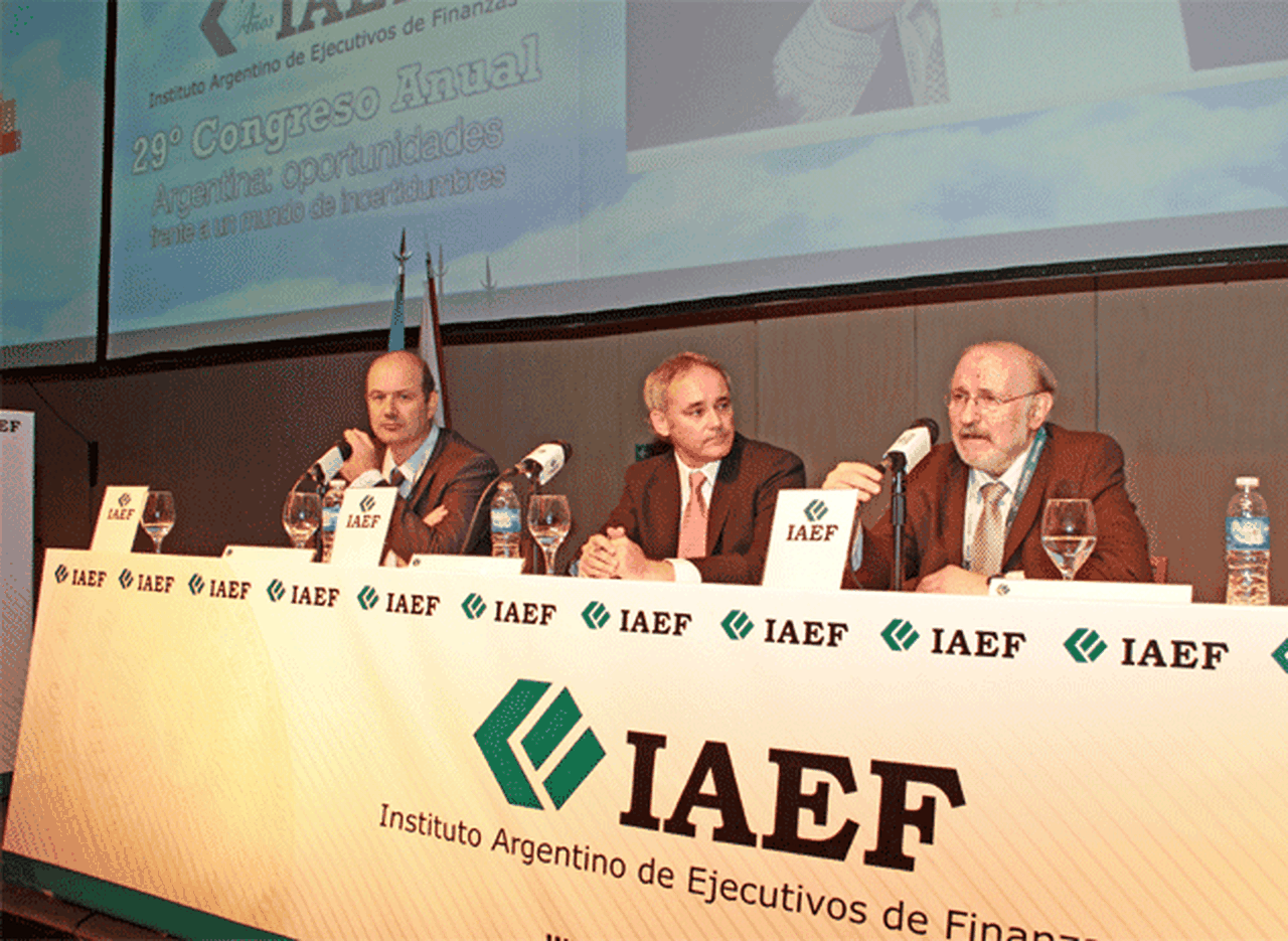Desde el Instituto de Ejecutivos de finanzas advierten que la economí­a se "desaceleró"