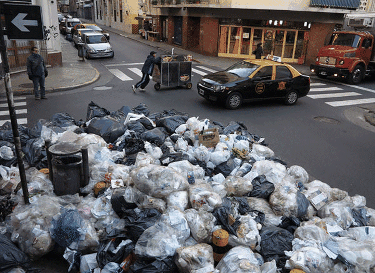 Roggio intenta mantener a Cliba en el negocio de la basura porteña