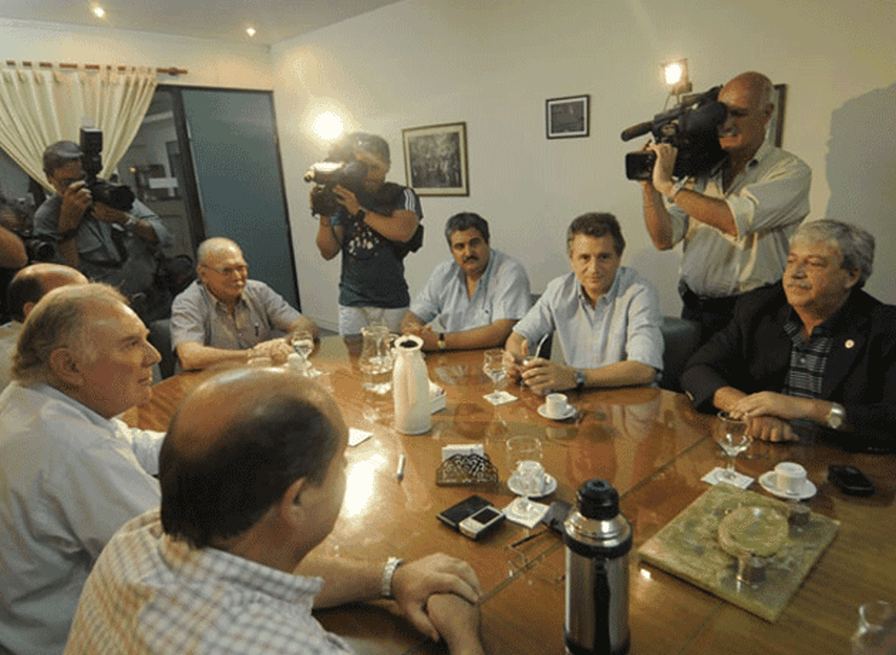En una asamblea de la Mesa Enlace pidieron "destituir y hacer desaparecer al Gobierno"