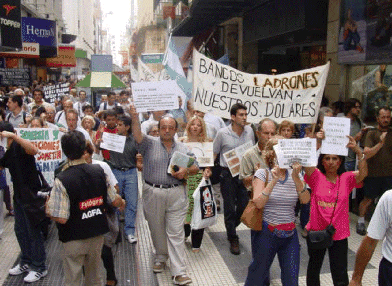 Ordenan reimpulsar causa penal por corralito y revocan sobreseimiento de banqueros