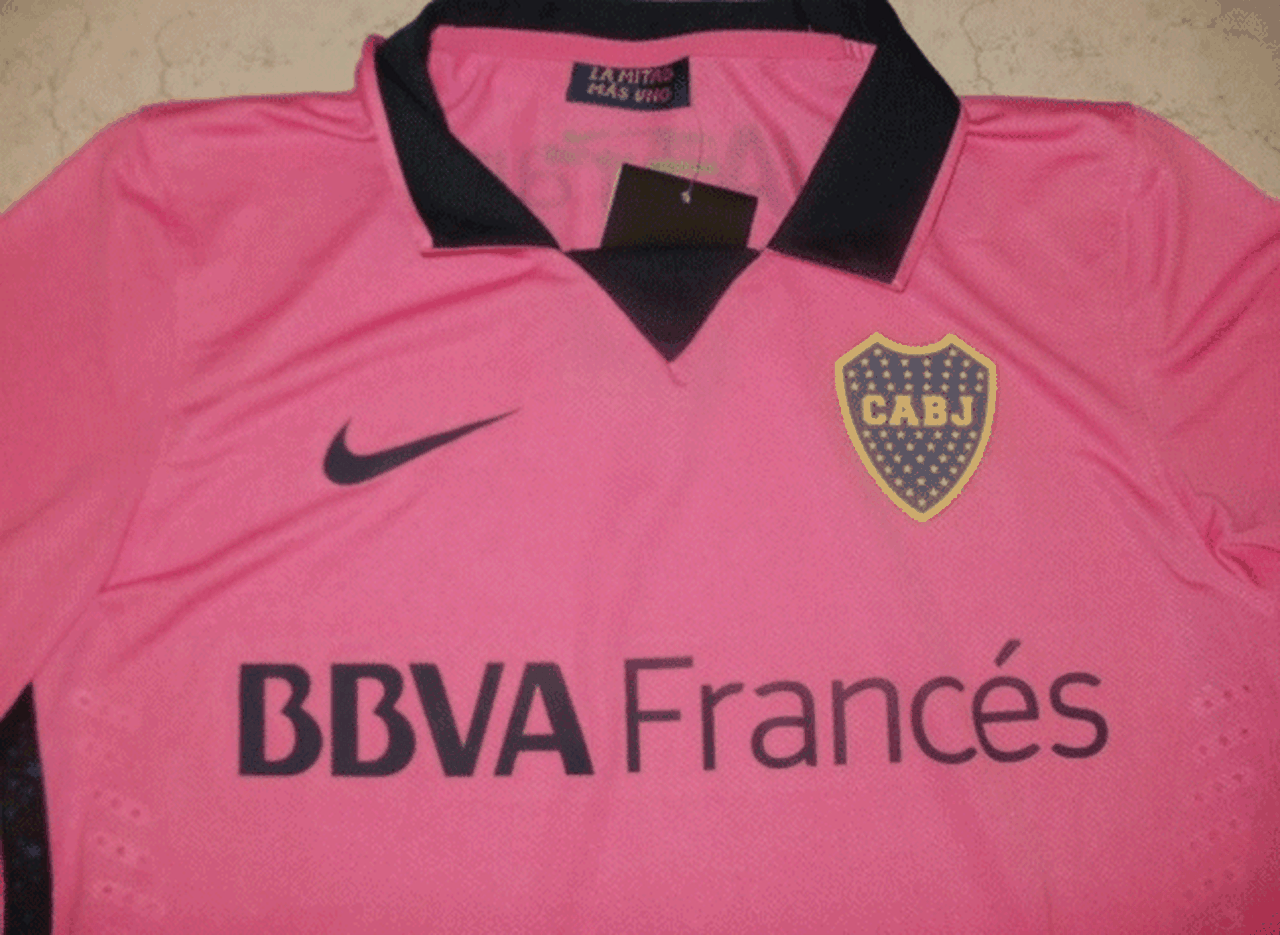 Se filtró en la web otra imagen de la polémica nueva camiseta de Boca