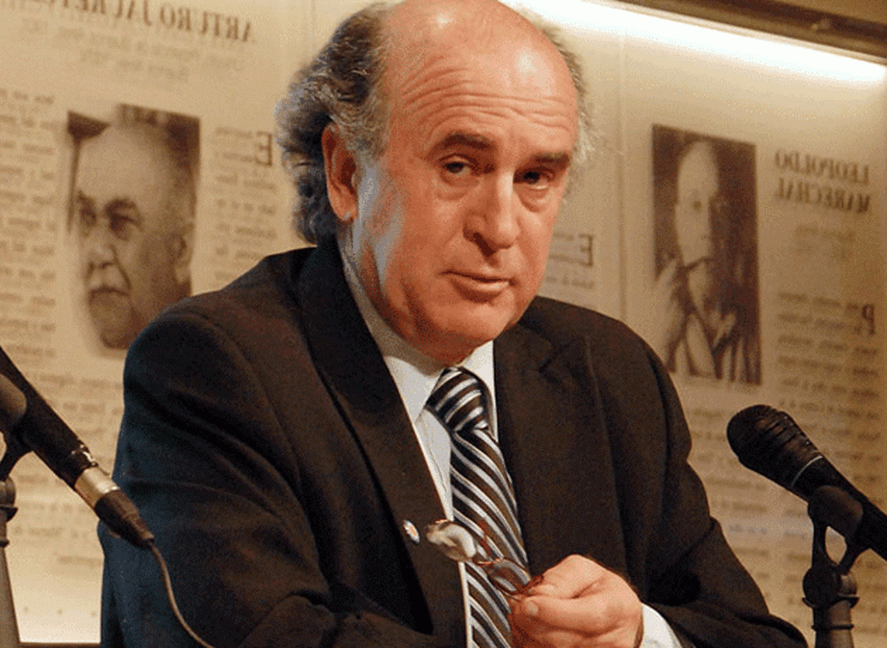 "Magnetto y el Grupo Clarí­n están manejando la campaña de Massa y vienen por todo"