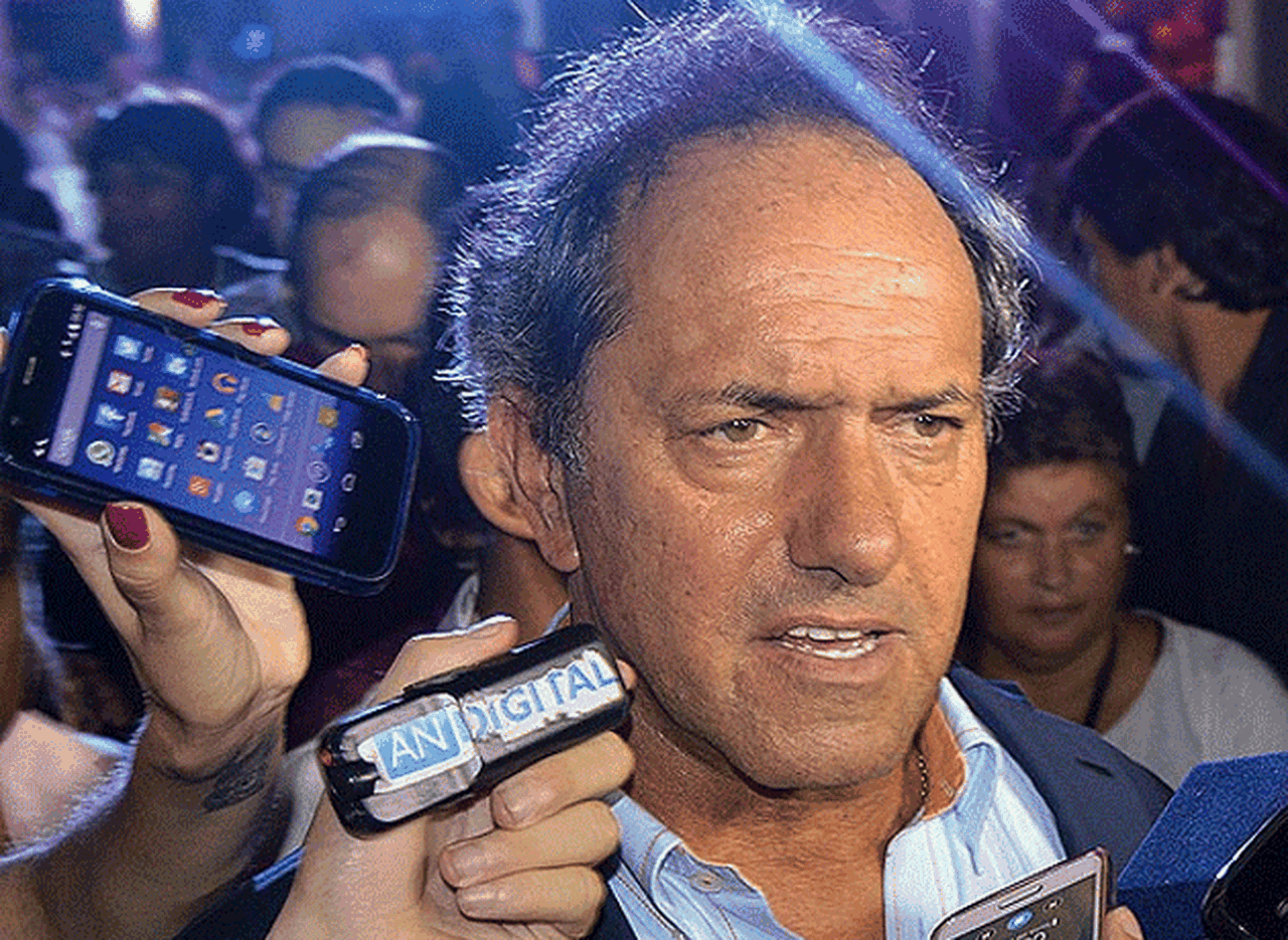 Scioli replicó los dichos de Tevez: "En la Ciudad también hay villas por todos lados"