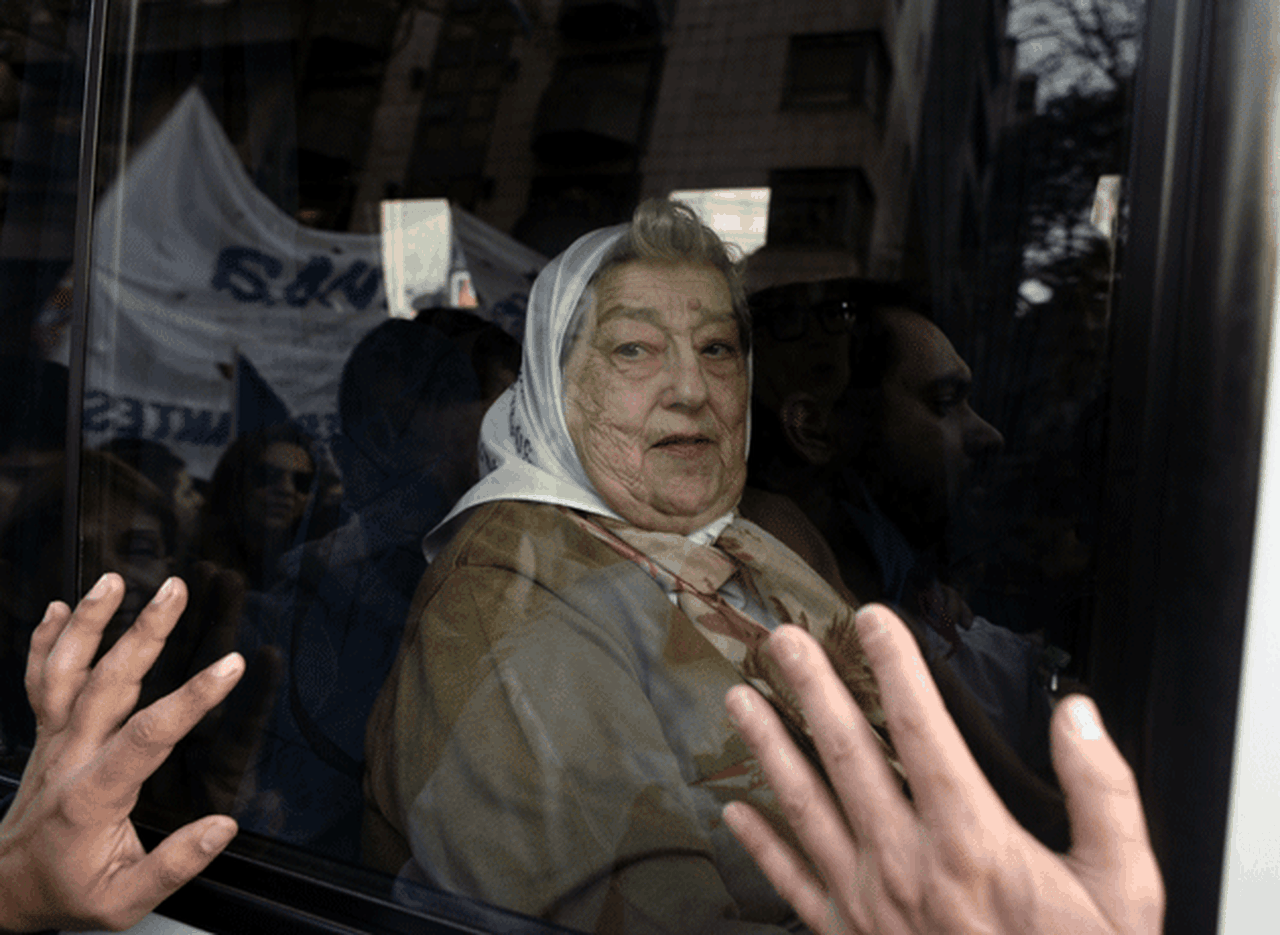 El pedido de detención de Hebe Bonafini pone en pie de alerta al kirchnerismo y condiciona a la Justicia