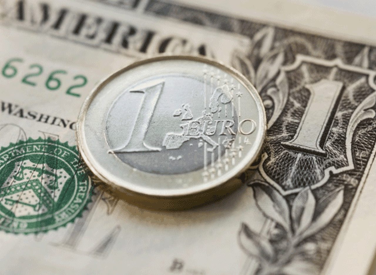 El euro se recupera frente al dólar y vuelve a los valores de principios de año