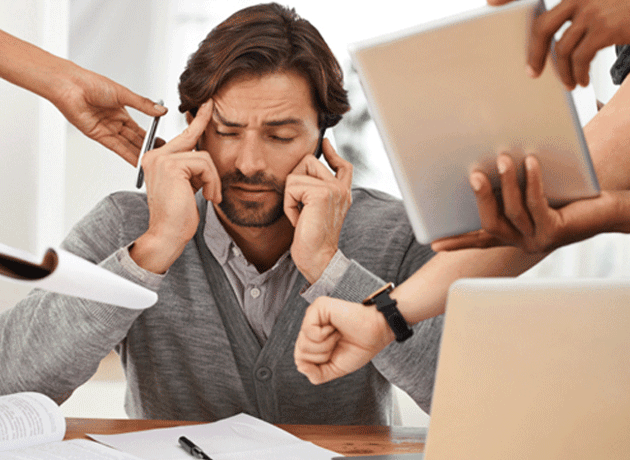 Se viene el "multitasking": más variedad de tareas por empleado es el eje de la reforma laboral en carpeta