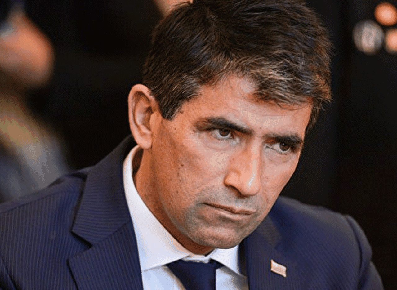 Se "zarpó" con la tarjeta de crédito: renunció el vice de Uruguay tras denuncias
