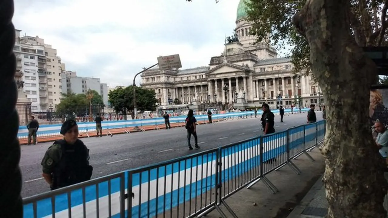 Marchas, protestas y un Congreso "blindado": así­ reciben a Macri