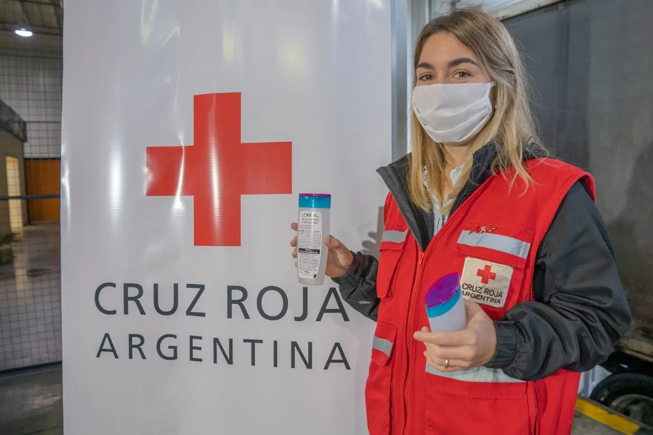 L'Oréal se reconvirtió para producir alcohol en gel y donarlo