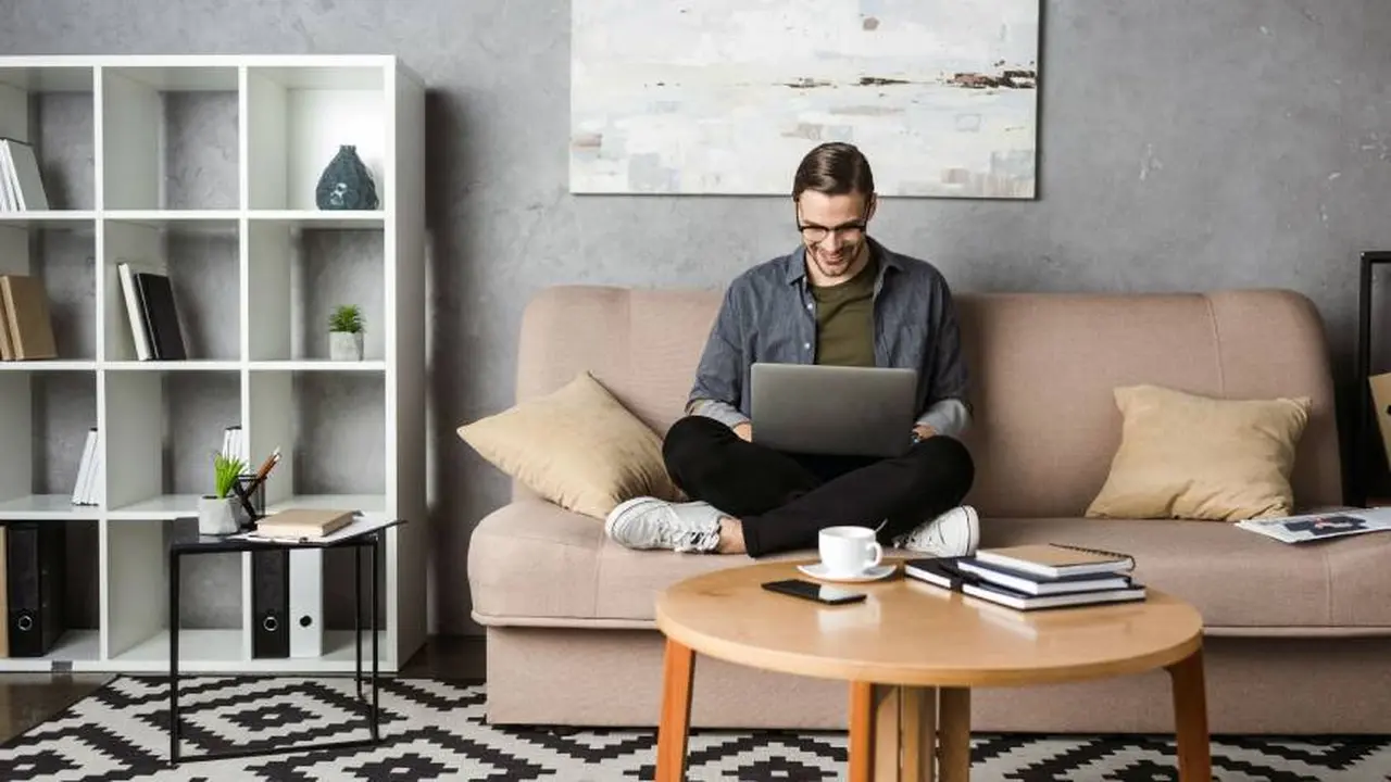 La reseña de productos es una de las opciones para trabajar desde casa en aislamiento