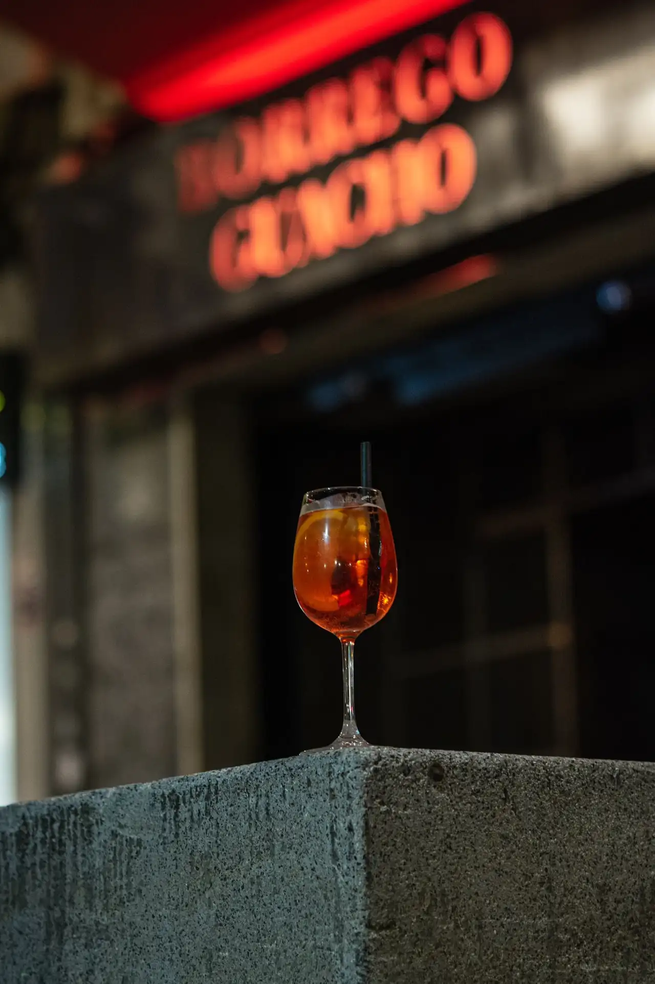 Junto a tres socios abrió un brewpub