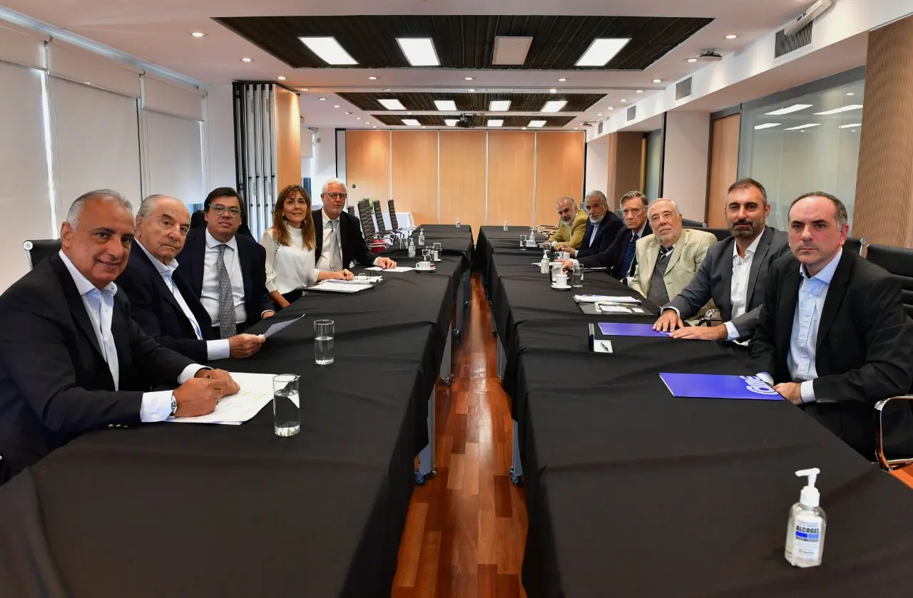 Los empleados de comercio parecen ser los primeros en la lista de