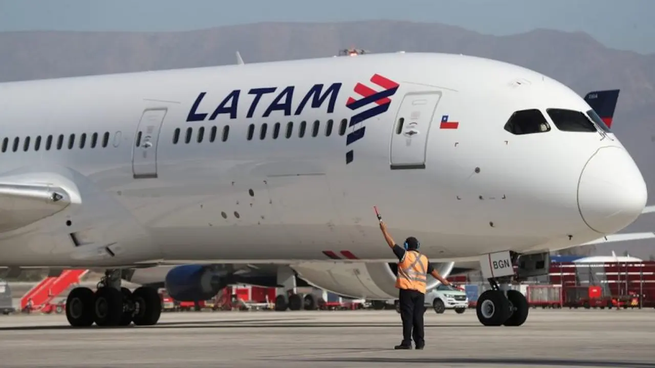 LATAM podrá dar servicios de cabotaje sin necesidad de reinstalarse en Argentina.