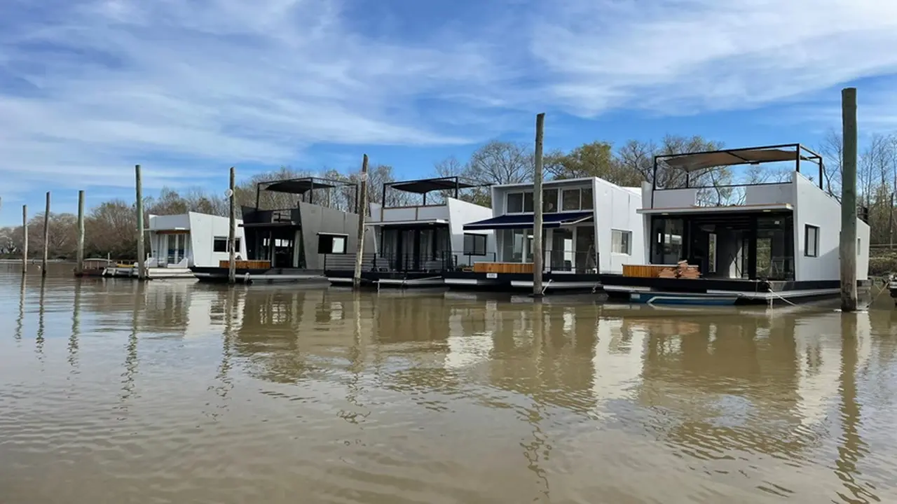 Hay una "Amsterdam" en San Fernando: cuánto cuesta vivir en una casa flotante