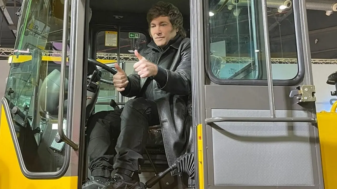 Durísima crítica de Javier Milei a Sergio Massa y su equipo: "Moria Casán está más capacitada"