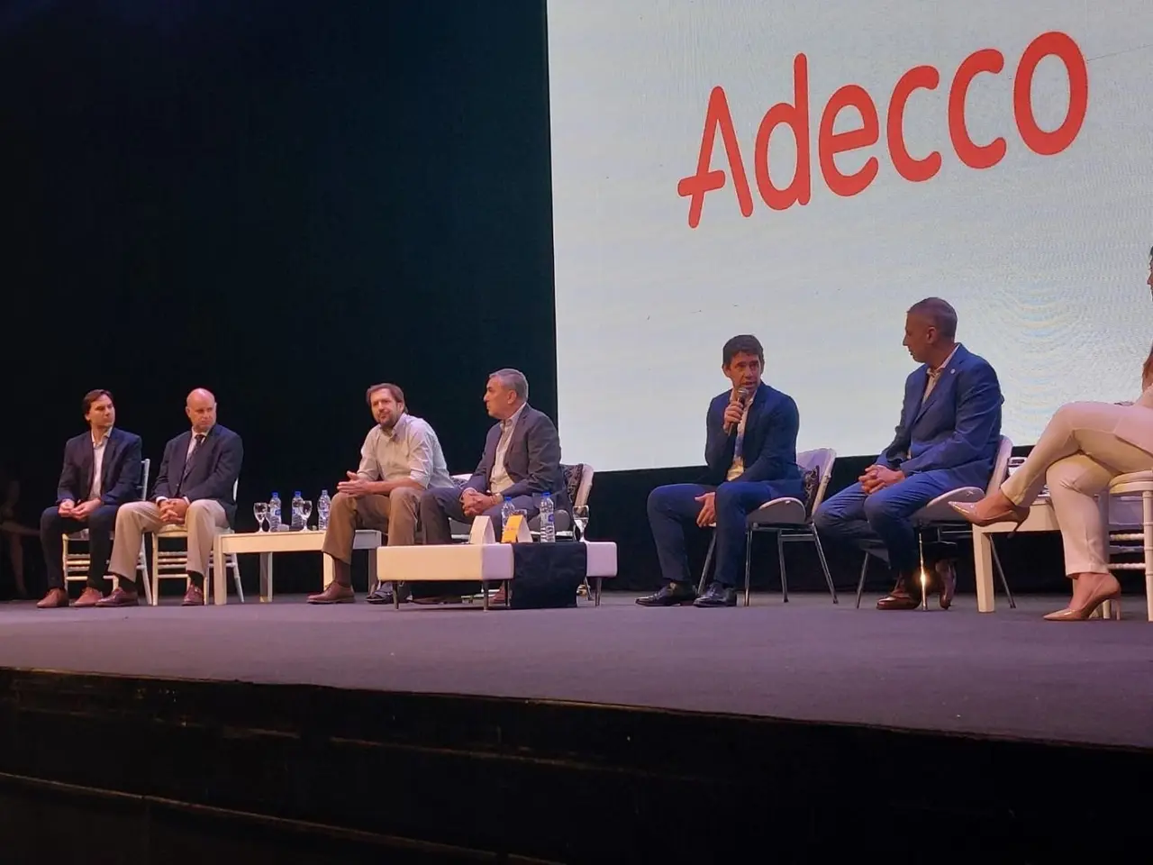 La industria del vino llevó a cabo su primer foro sectorial con el objetivo de analizar los problemas de competitividad que afectan al sector 