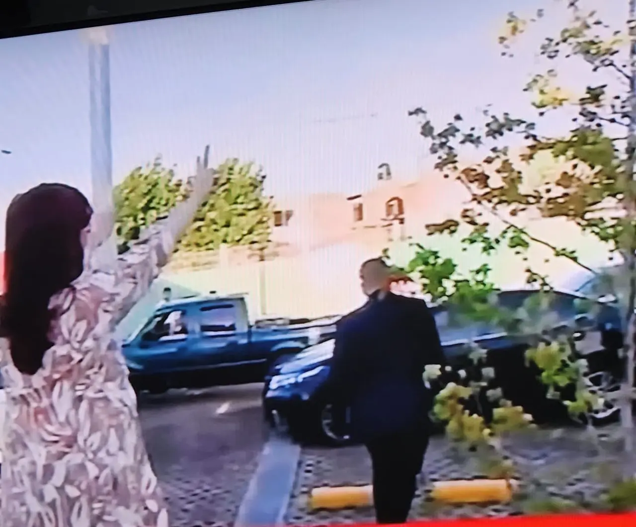 En las imágenes, se puede ver a la expresidenta junto con Kicillof y el intentende de Avellaneda. Todos saludan, aunque no se logra ver a quién