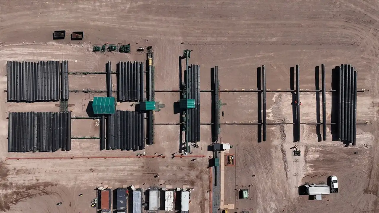 Aunque la fecha de inauguración del gasoducto está prevista para junio, recién inició la bajada de caños a terreno.