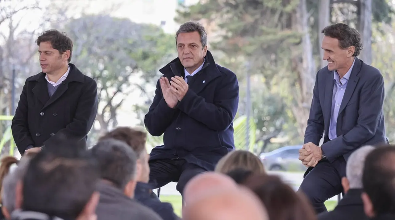 Kicillof junto al exministro de Economía, Massa, y el ministro de Infraestructura, Katopodis