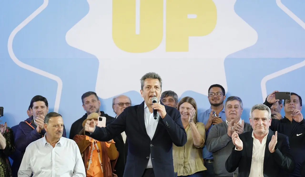 Acto en el búnker de Unión por la Patria