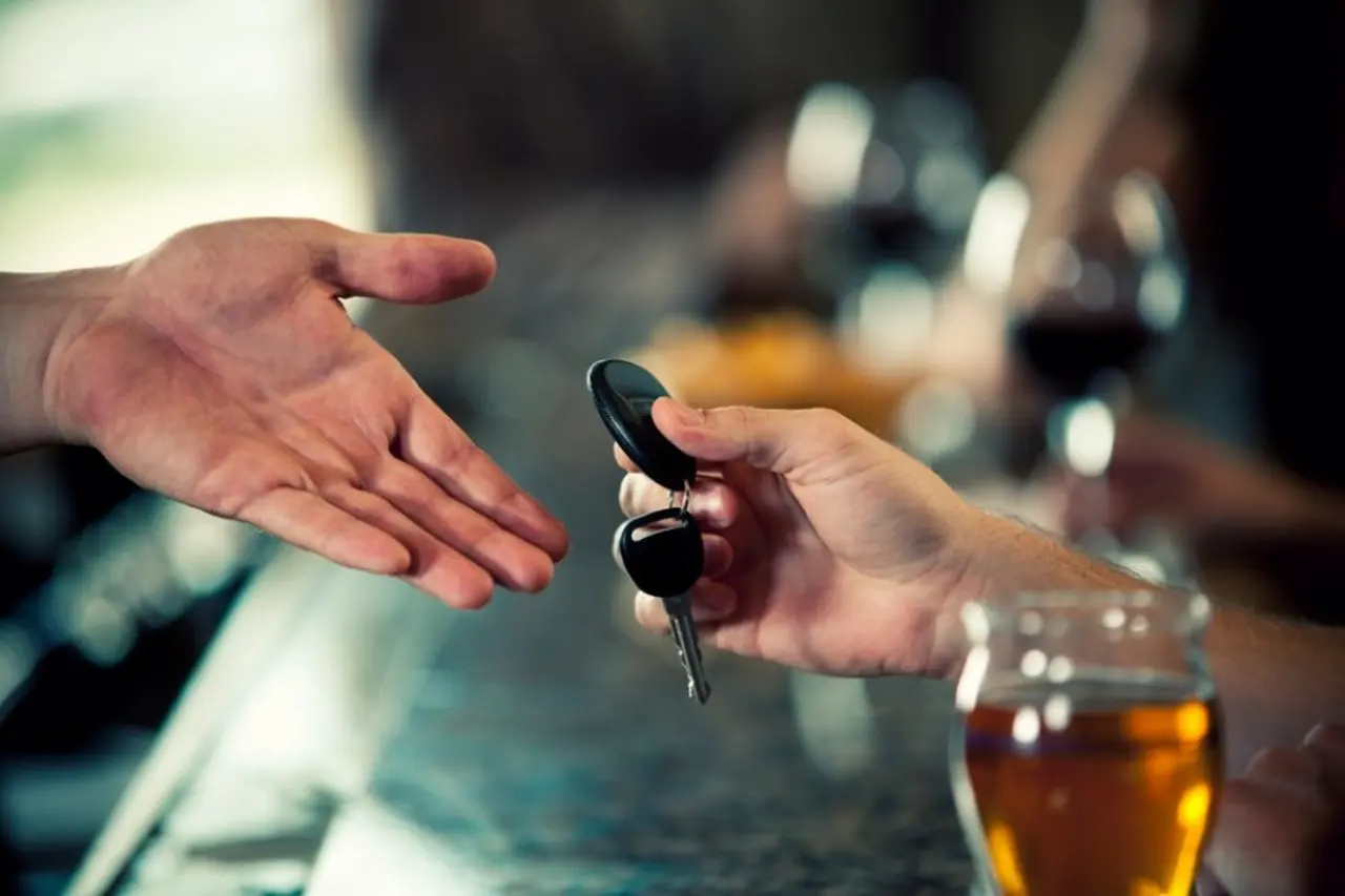 Si vas a tomar alcohol, no conduzcas