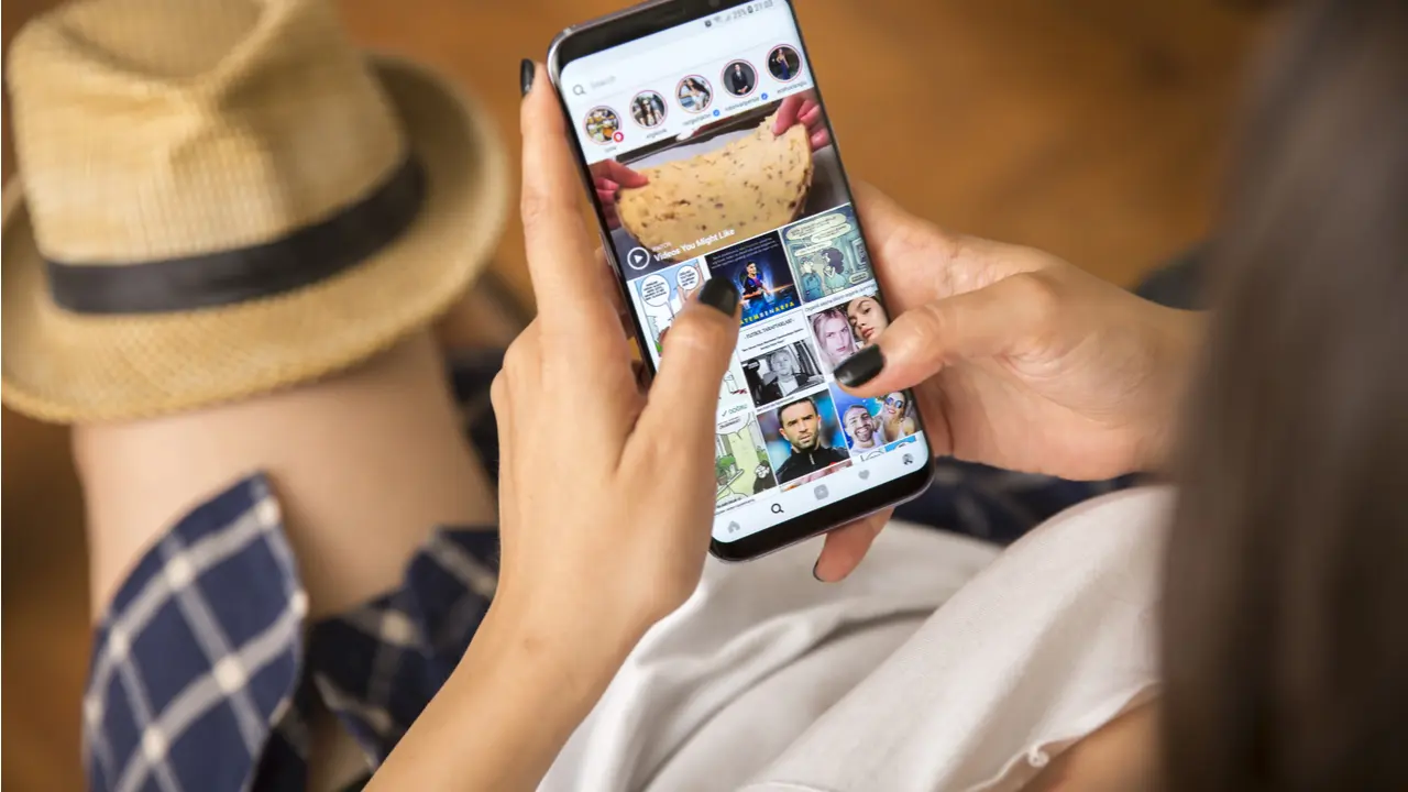 Instagram en la pantalla de un celular